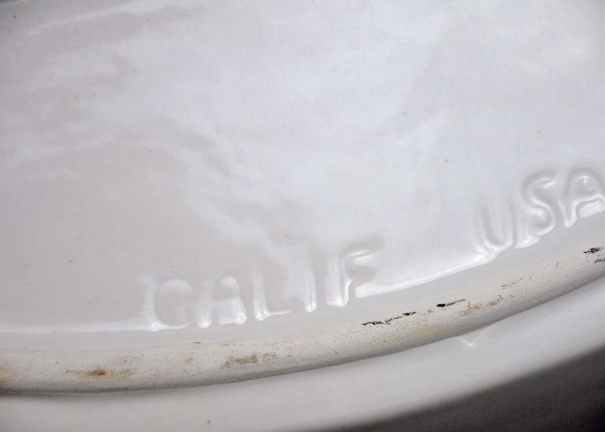 White Ceramic and Porcelain Cookware