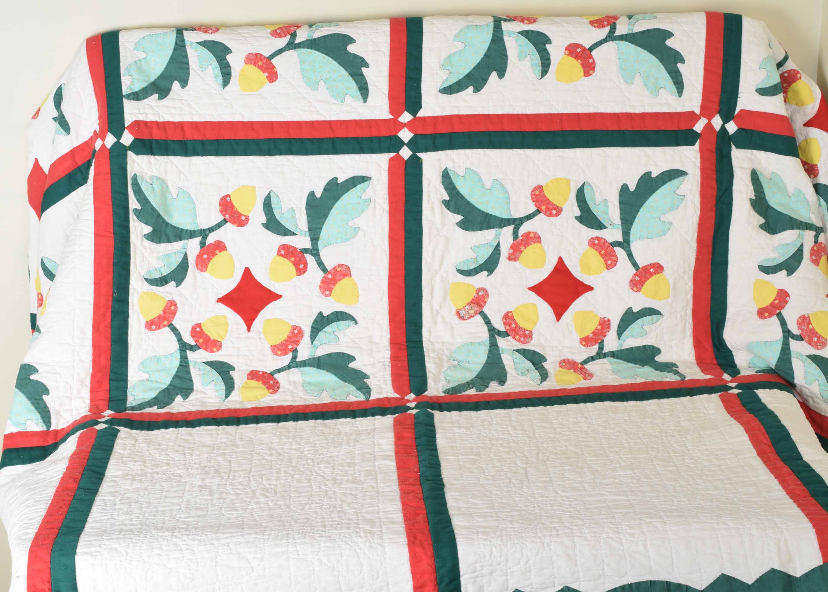 Acorn Design Quilt