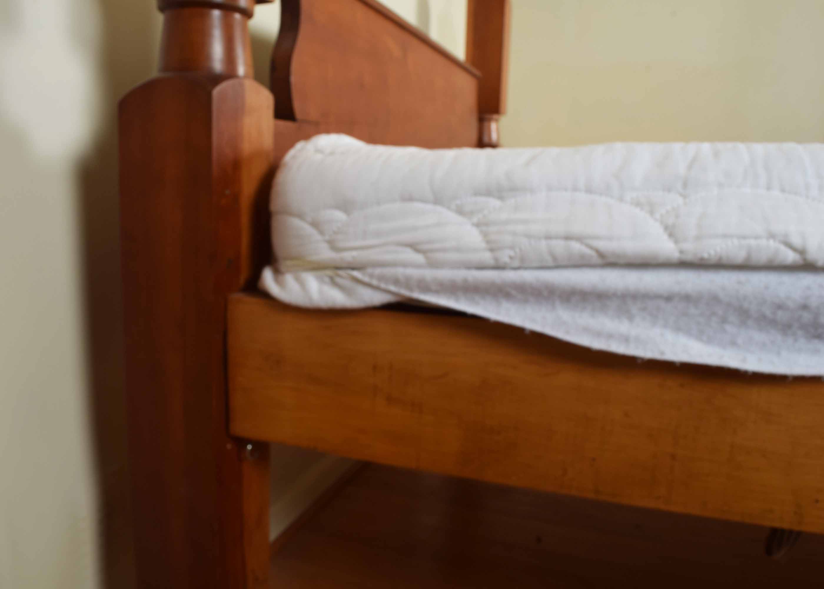 Cherry Cannonball Full Size Four Poster Bed