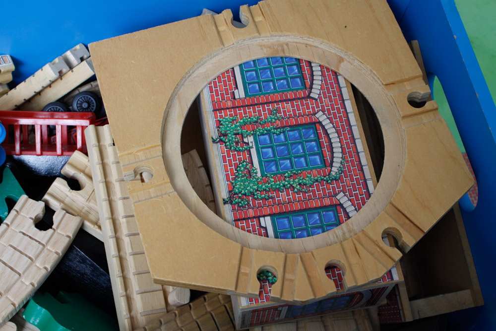 Learning Curve Thomas the Tank Engine Train Set and Train Table