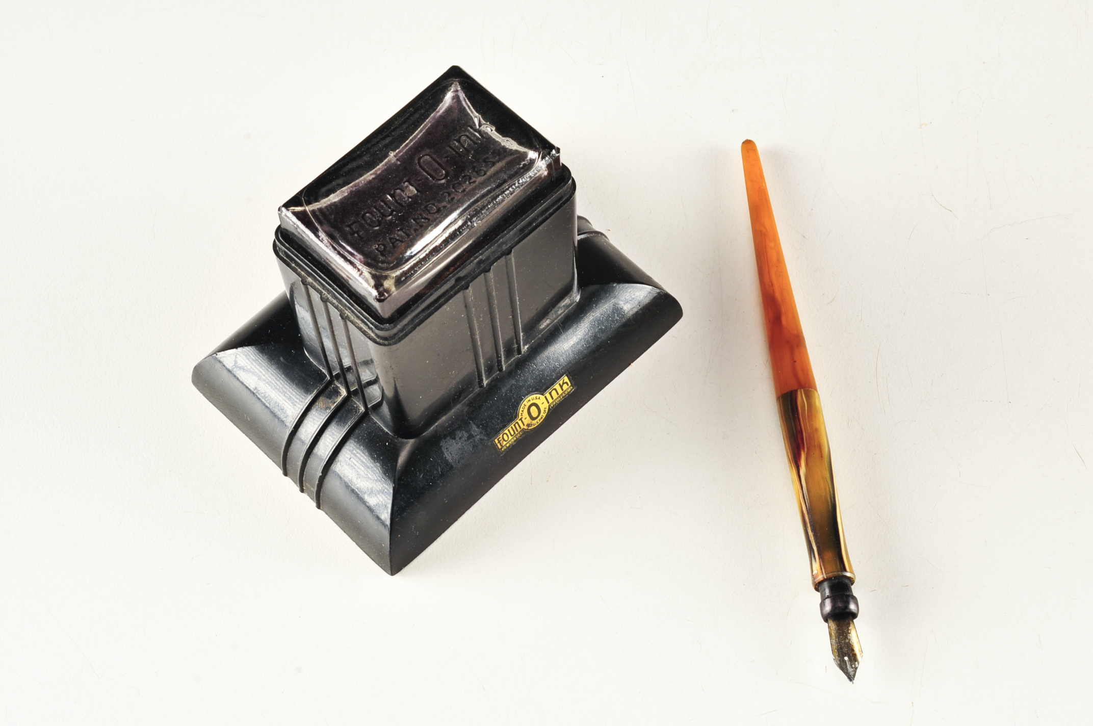 Vintage "Fount-O-Ink" Art Deco Bakelite Pen Set