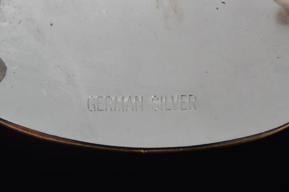 Embossed Two-Tone Metal Belt Buckle