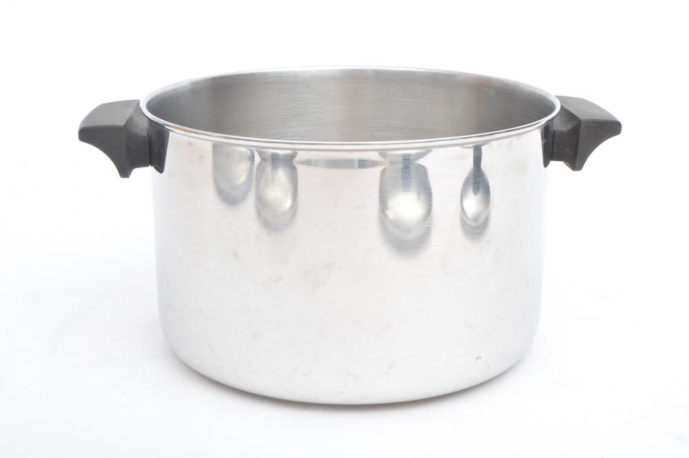 Large Collection of Kitchenware