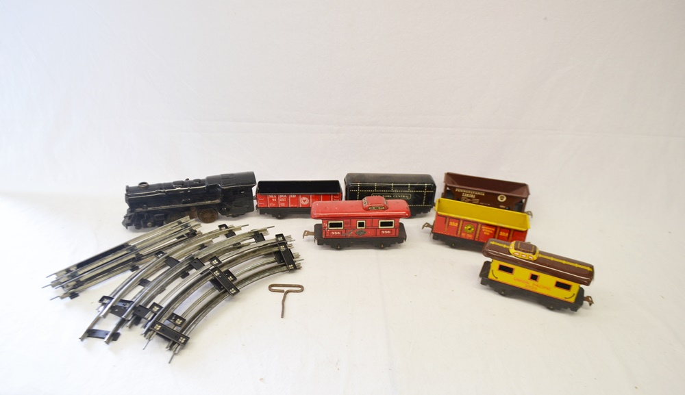 Marx Wind Up Tin Train Set With Key