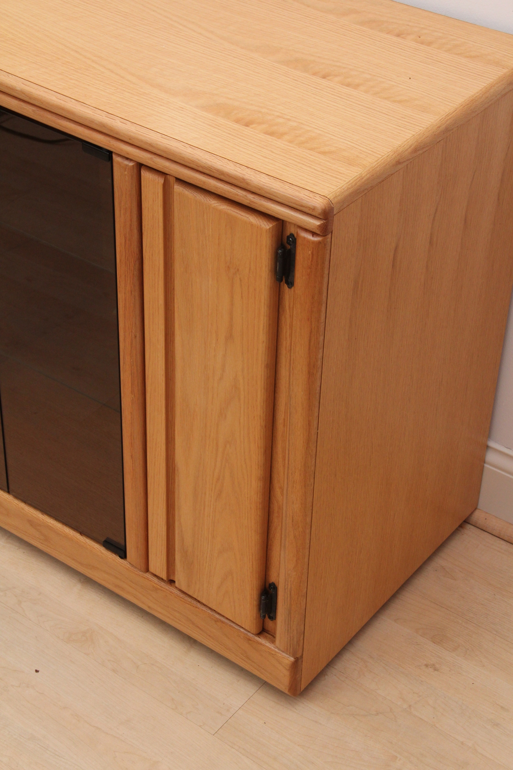 White Oak Laminate Entertainment Stand