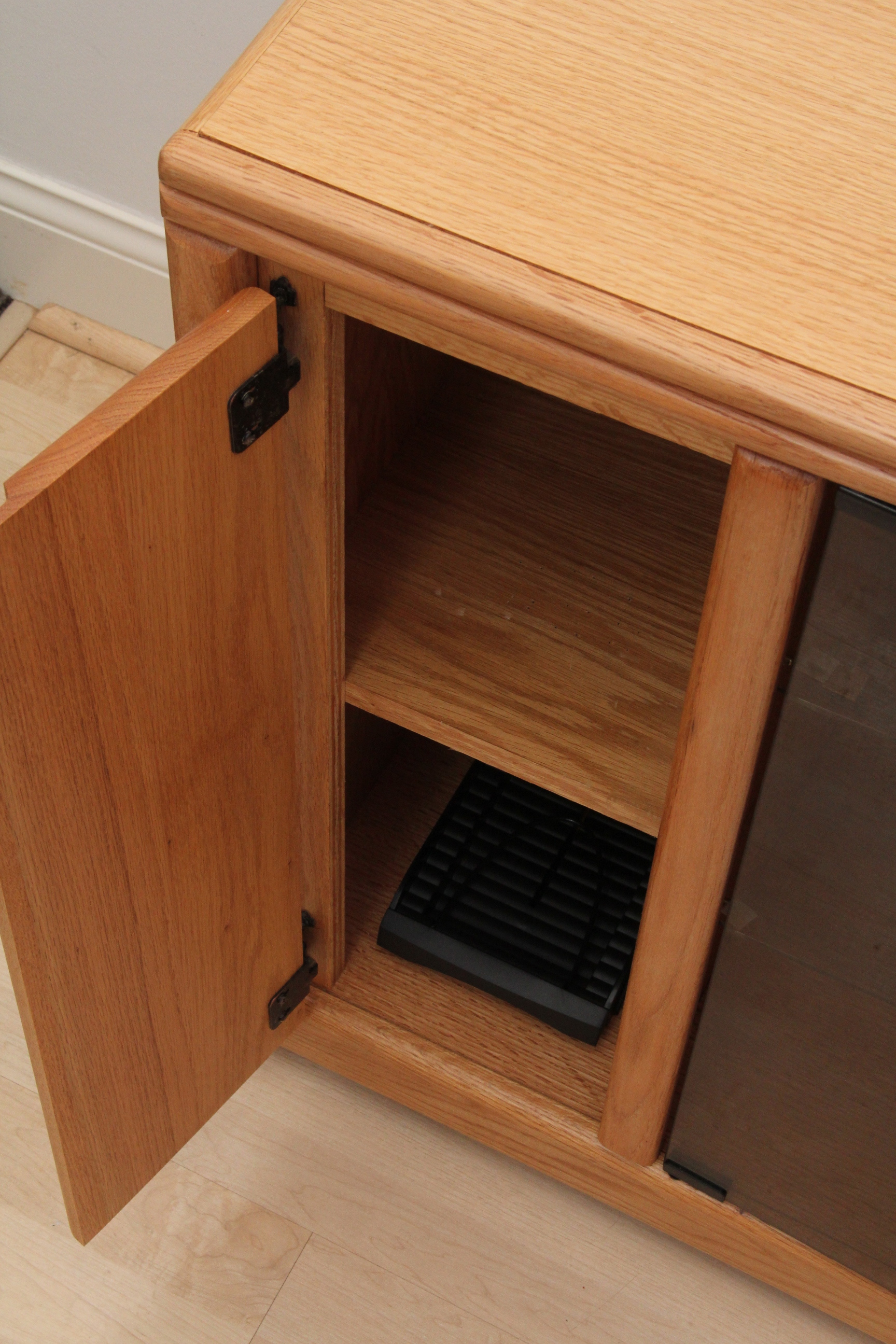 White Oak Laminate Entertainment Stand