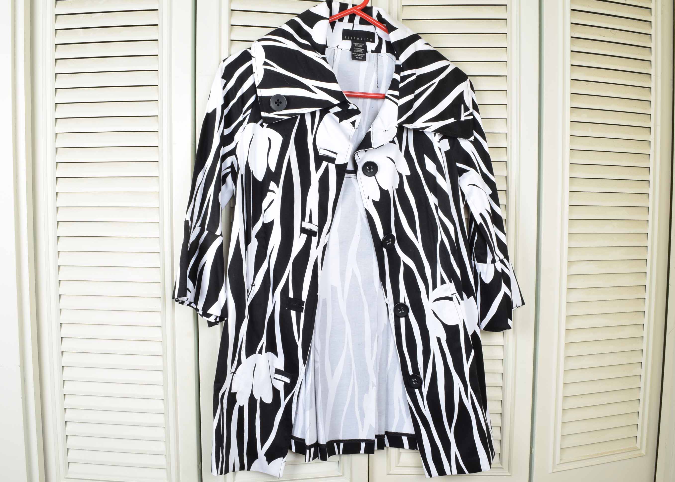 Women's Trendy Black and White Raincoats