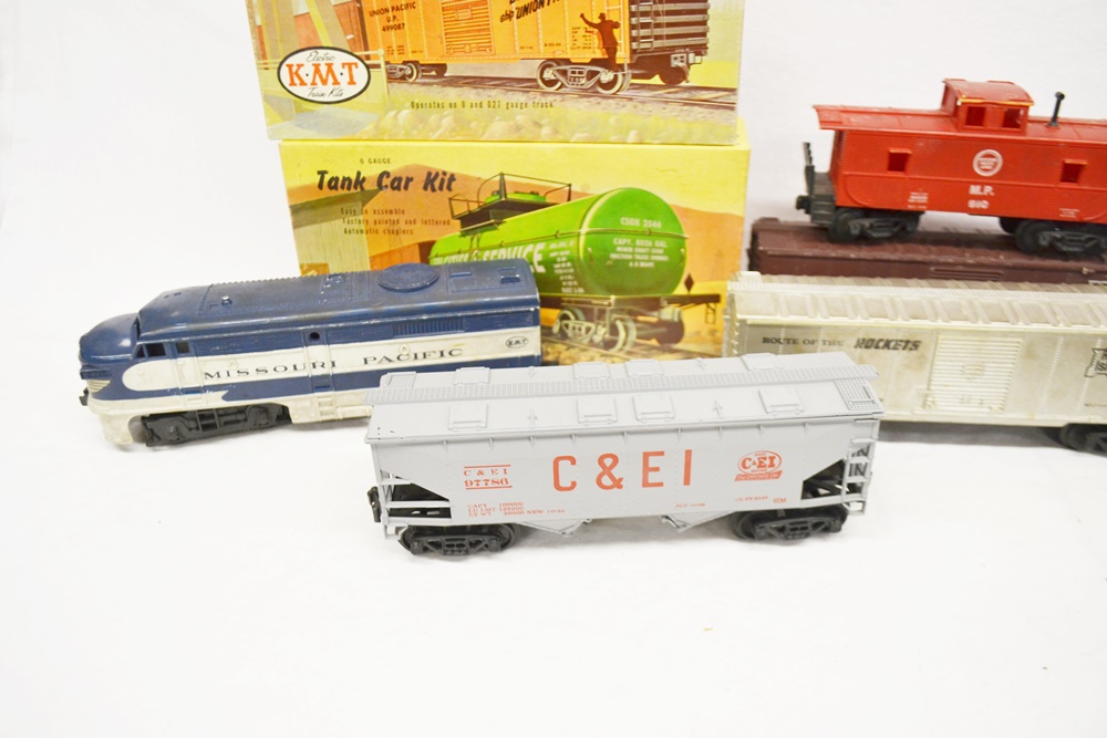 KMT Electric Train Cars And Track