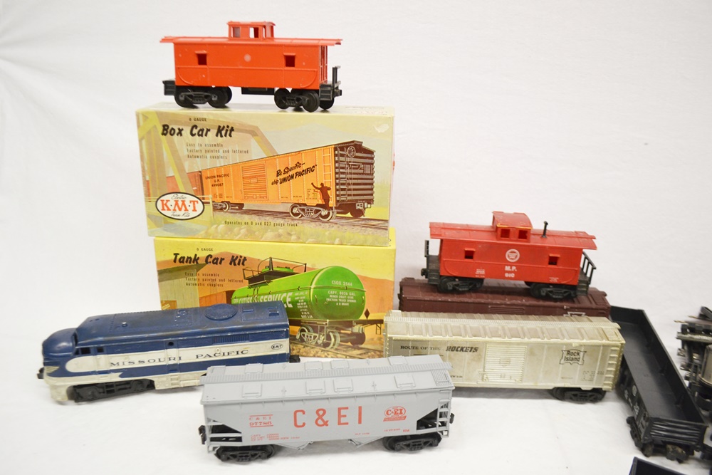 KMT Electric Train Cars And Track