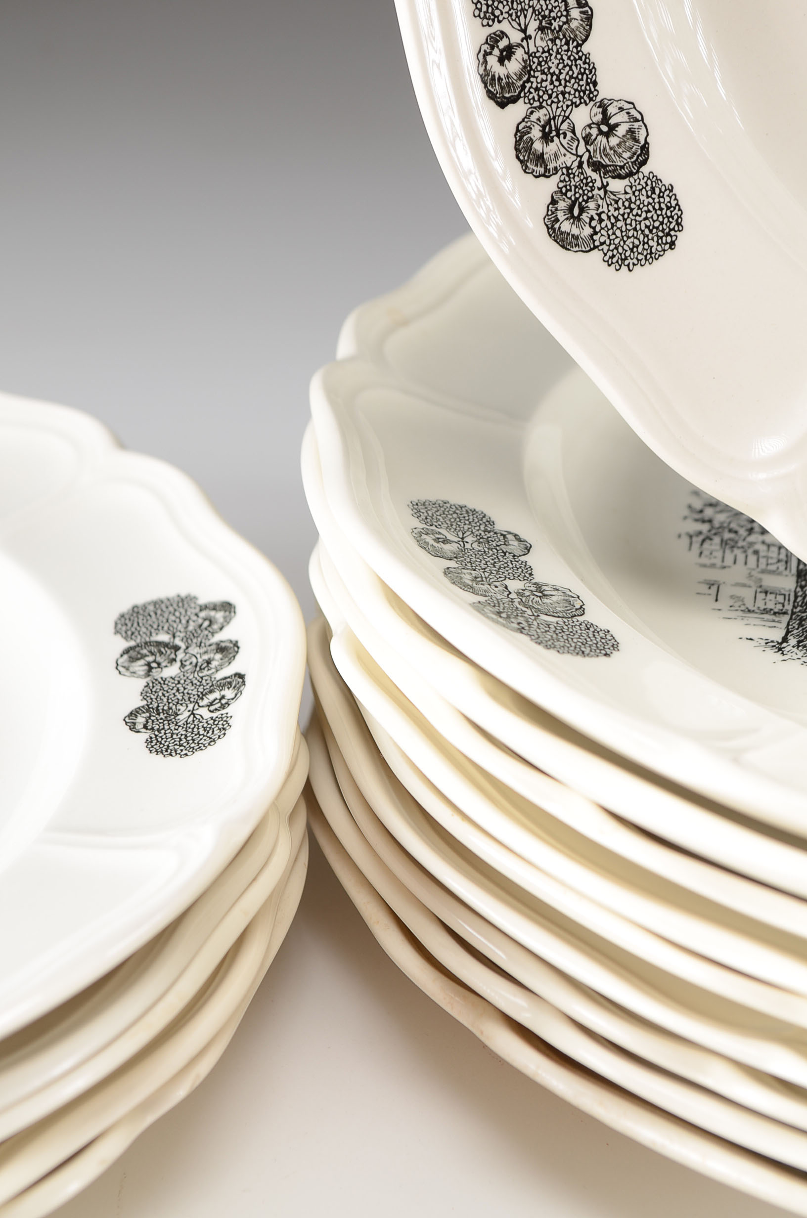 Assortment of Limited Edition Cincinnati Landmark Plates