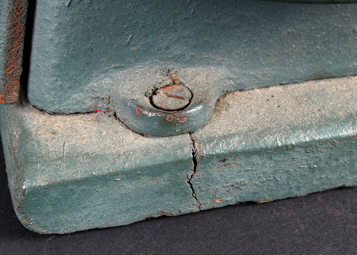 Cast Iron Grinder Lamp