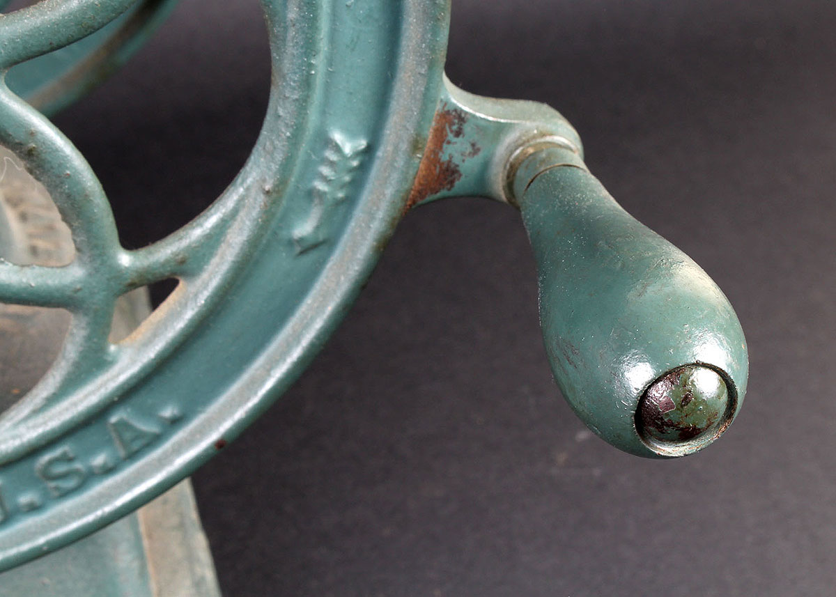 Cast Iron Grinder Lamp