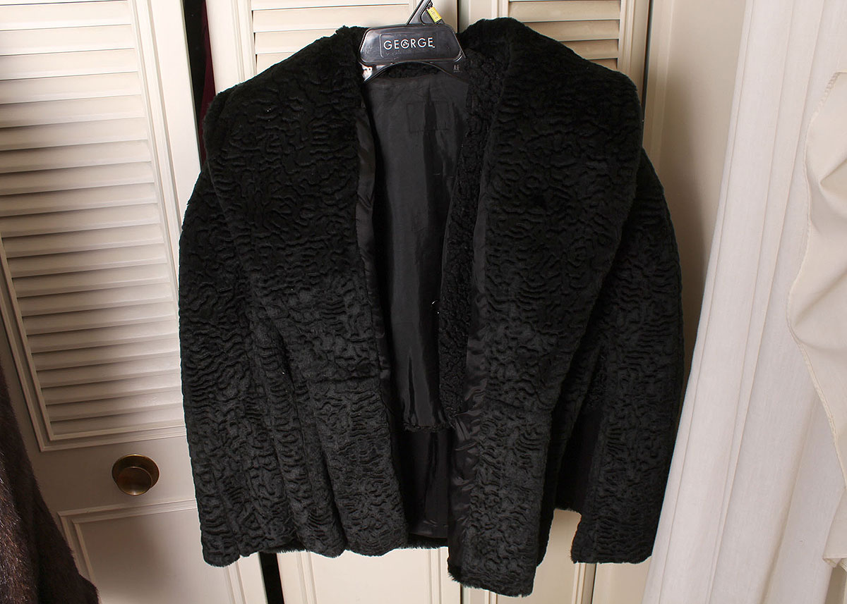 Women's Vintage Faux Fur Pair