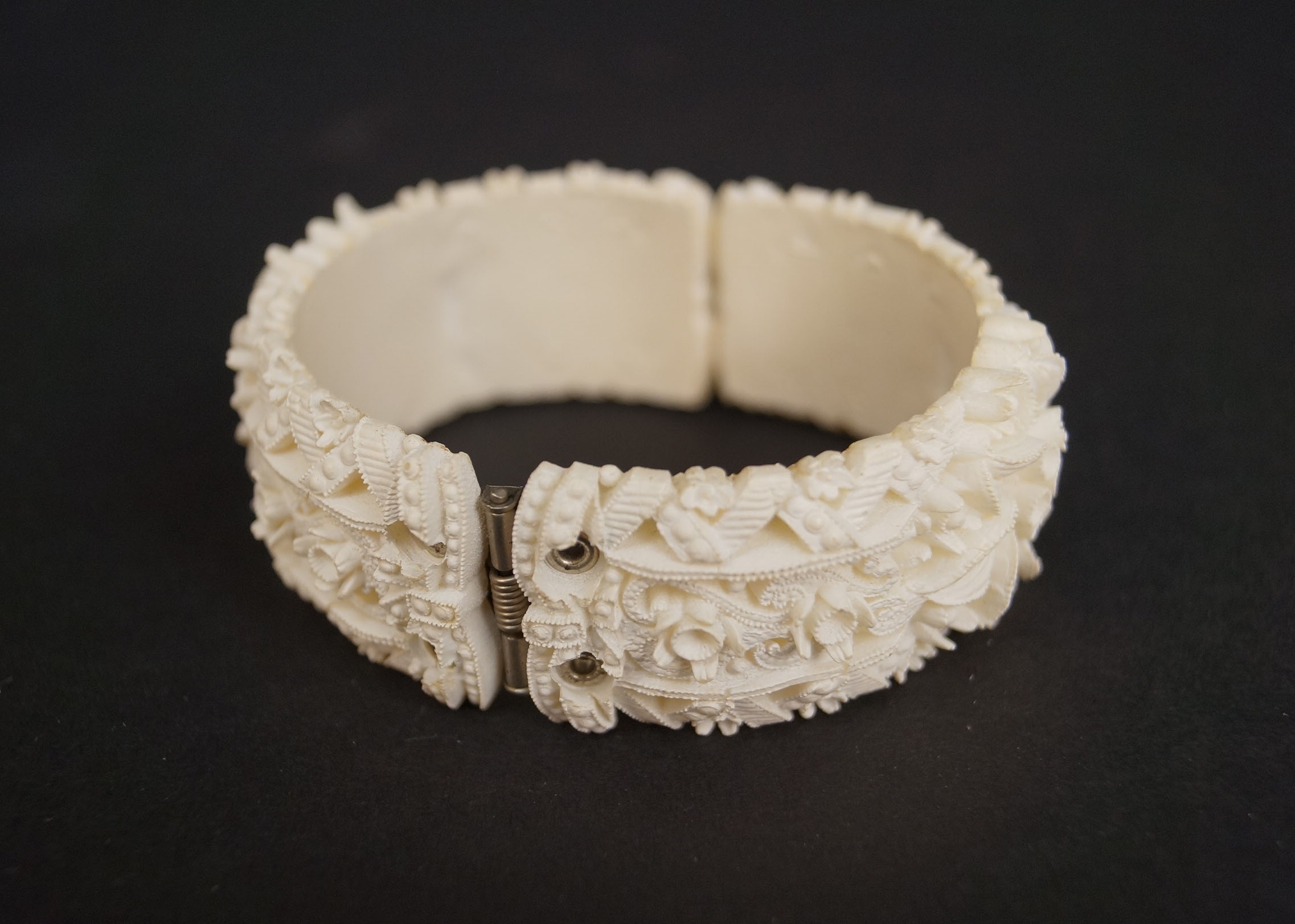 Vintage Set of Celluloid Jewerly