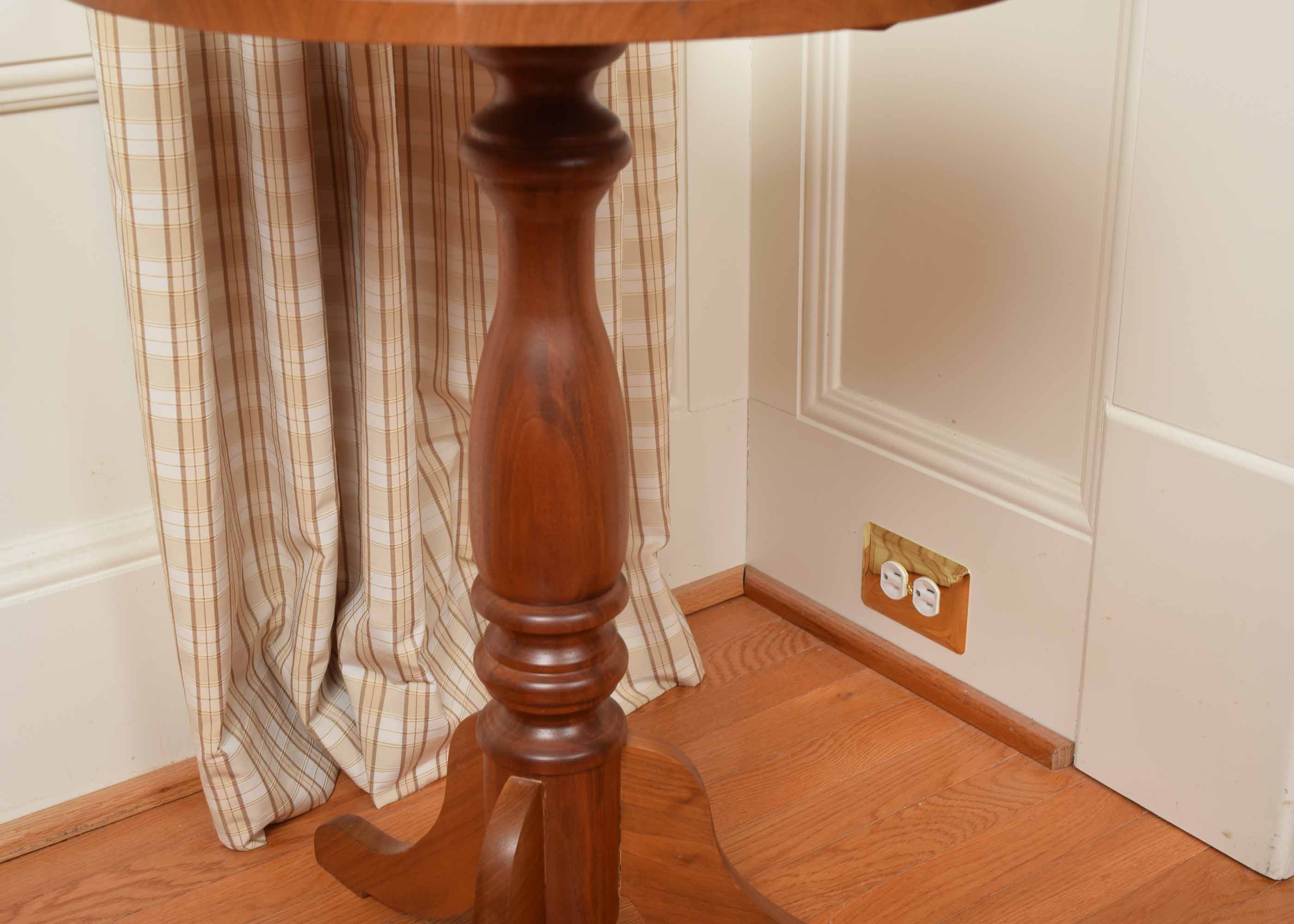 Round Pedestal Side Table