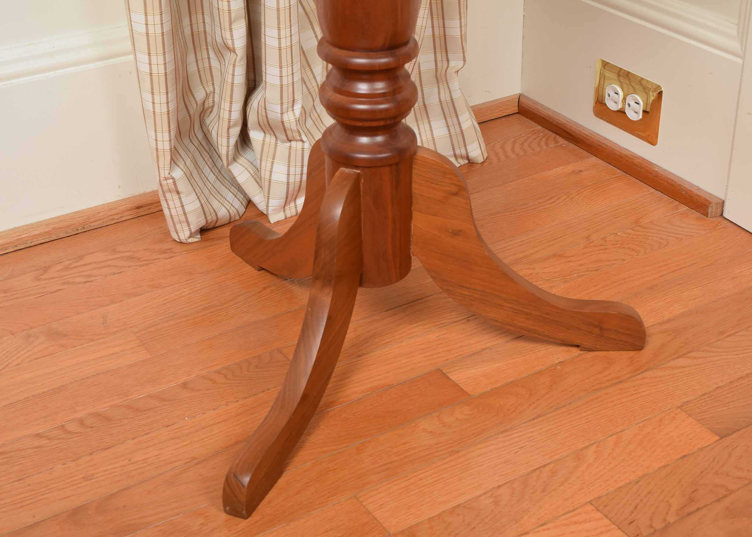 Round Pedestal Side Table