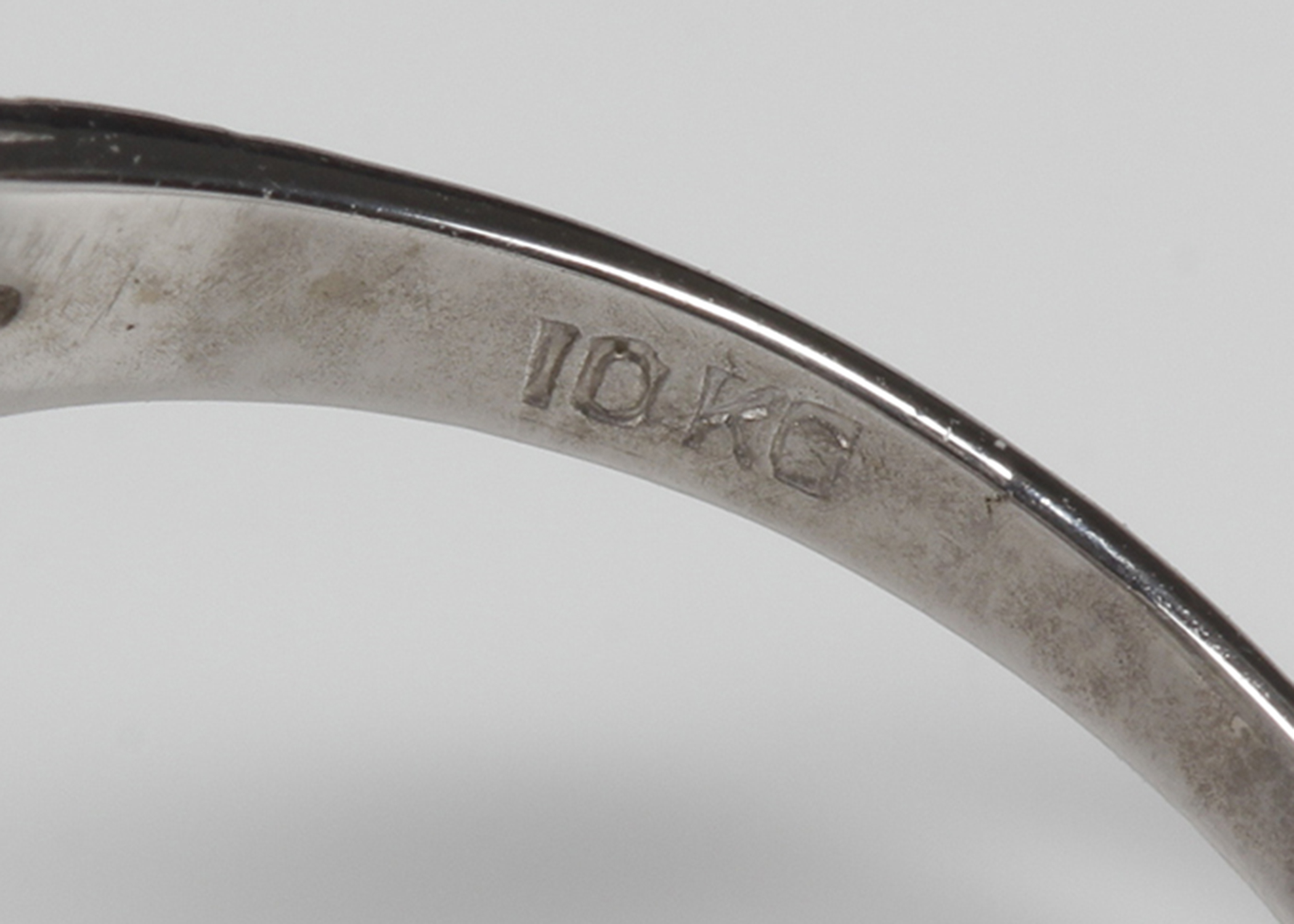 10K White Gold Diamond Ring