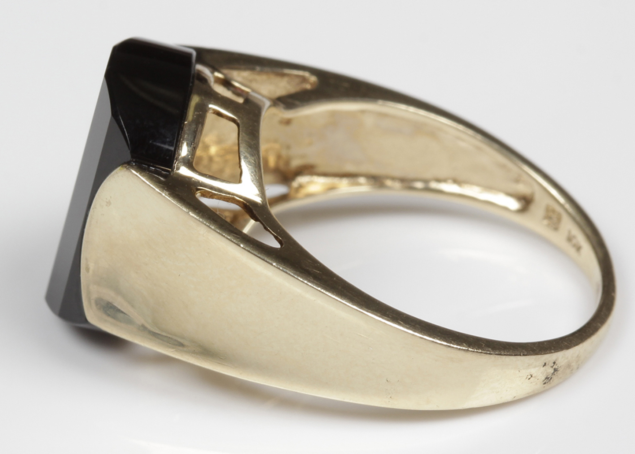 10K Yellow Gold Onyx Ring
