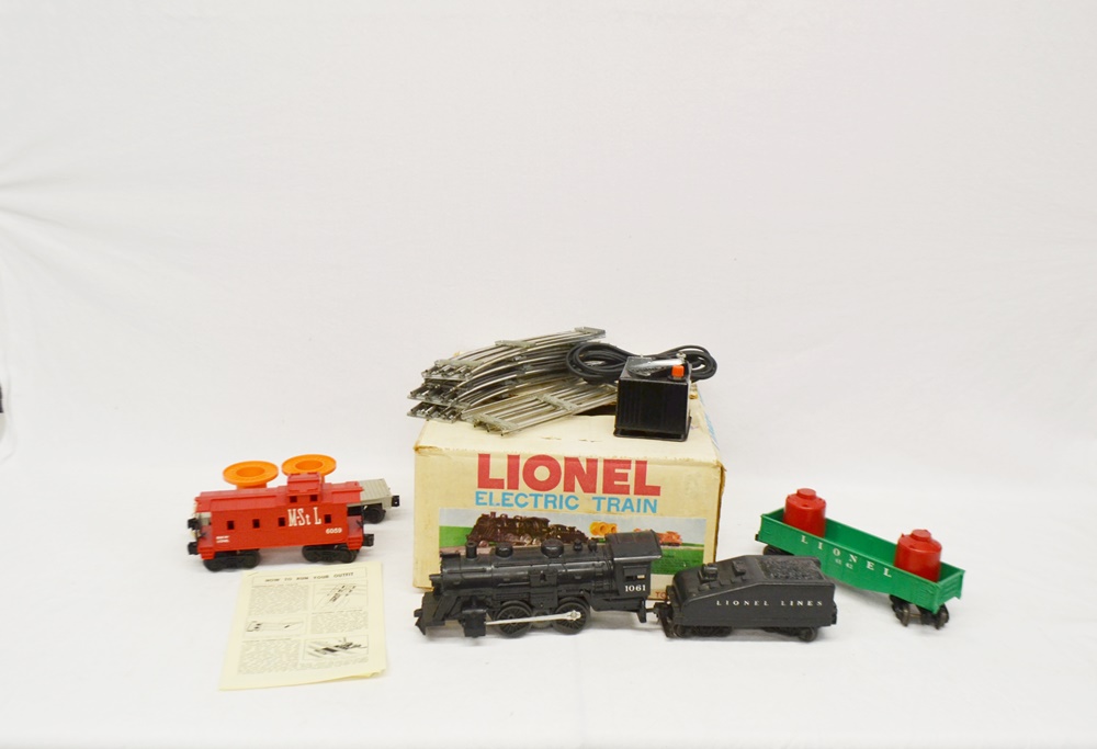 Vintage Lionel Complete Train Set For 027 Track In Original Box