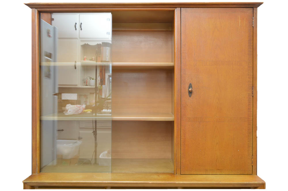 Mid Century Modern Kroehler China Cabinet