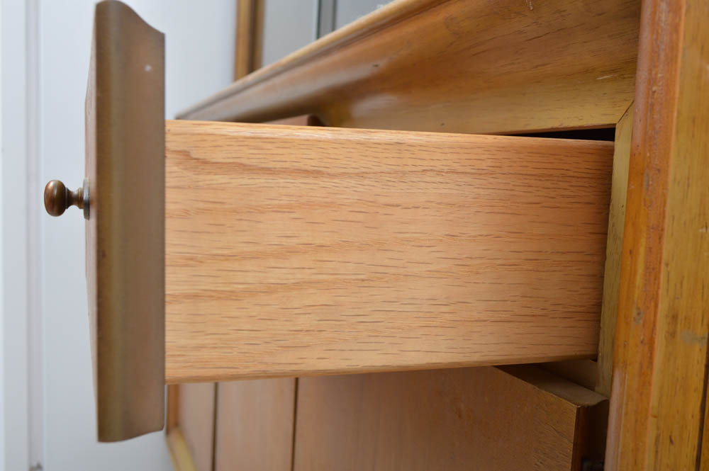 Mid Century Modern Kroehler China Cabinet