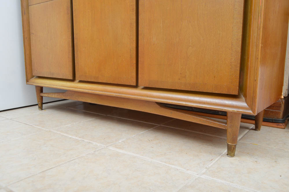 Mid Century Modern Kroehler China Cabinet