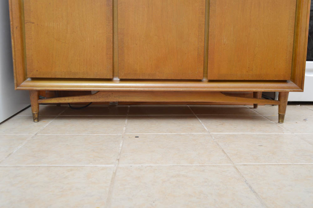 Mid Century Modern Kroehler China Cabinet