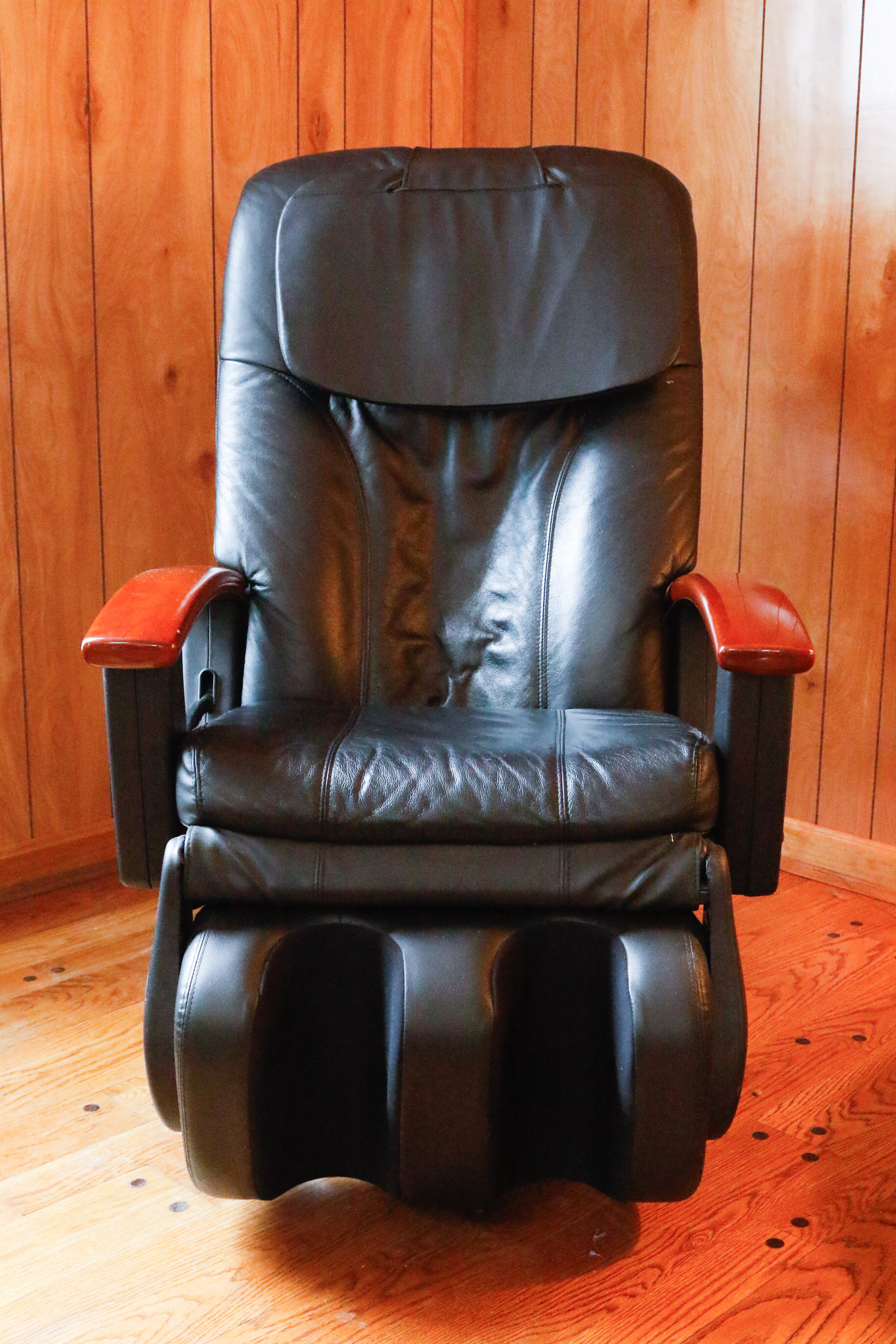 Robotic Human Touch Technology Black Leather Massage Chair