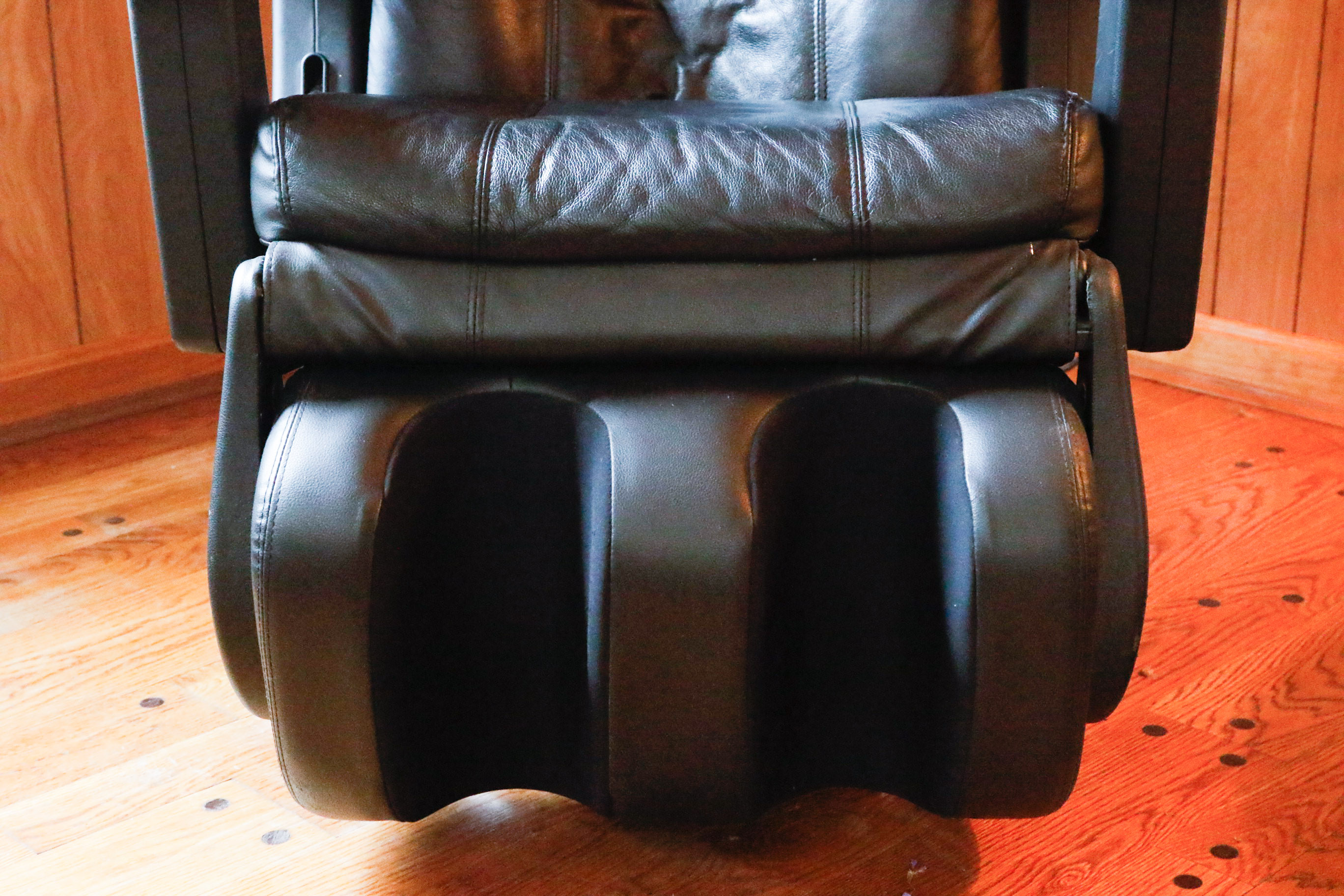 Robotic Human Touch Technology Black Leather Massage Chair