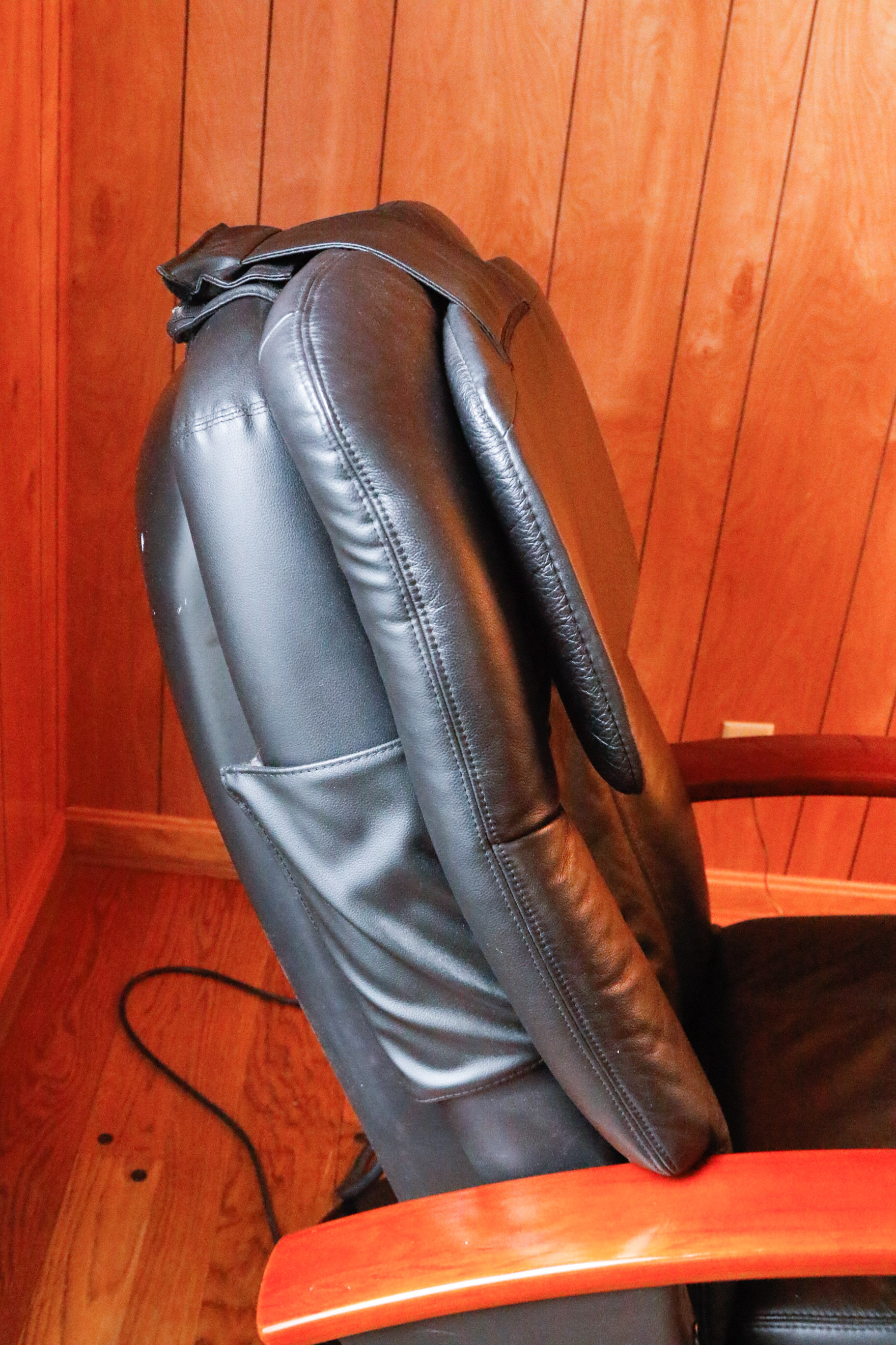 Robotic Human Touch Technology Black Leather Massage Chair