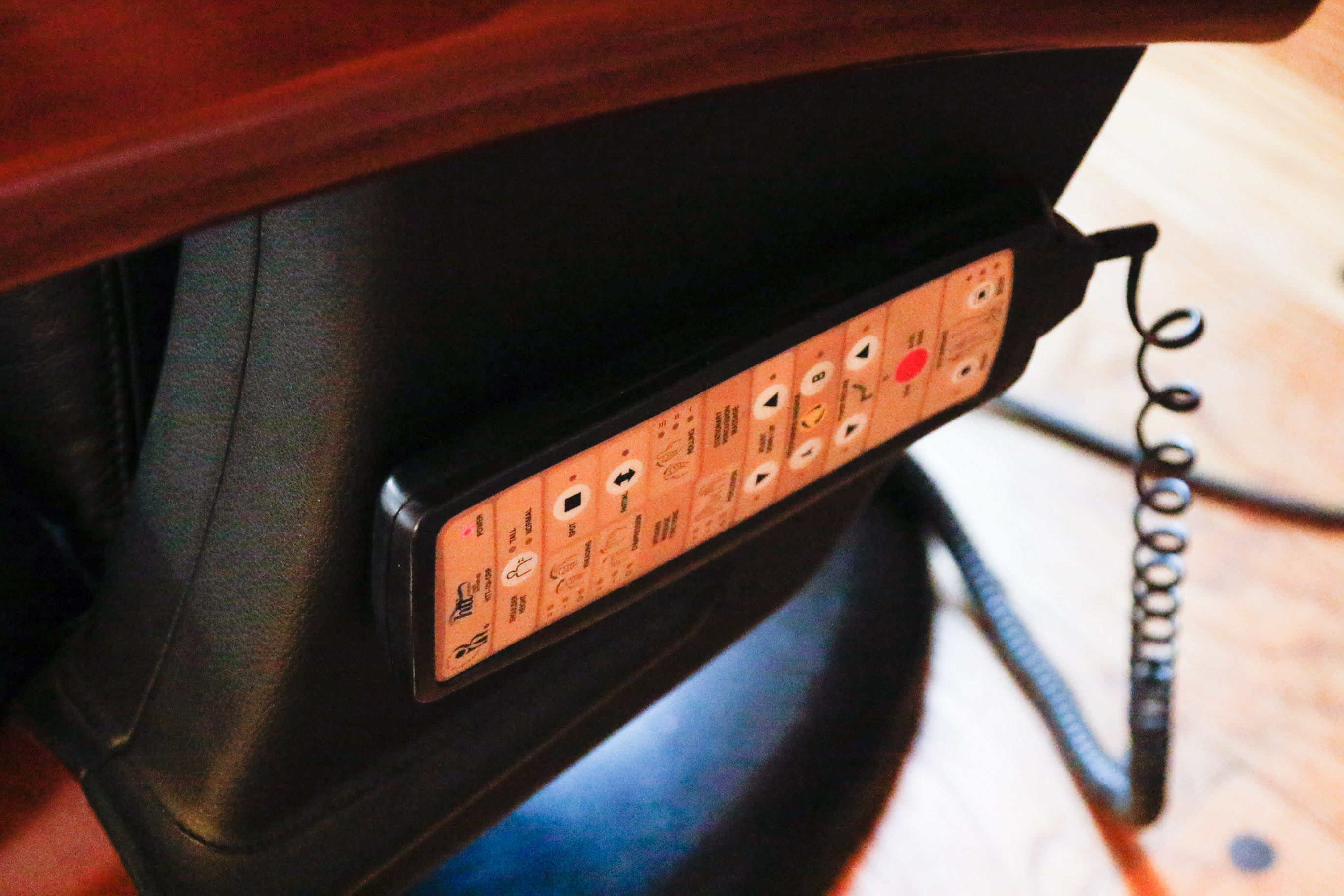 Robotic Human Touch Technology Black Leather Massage Chair