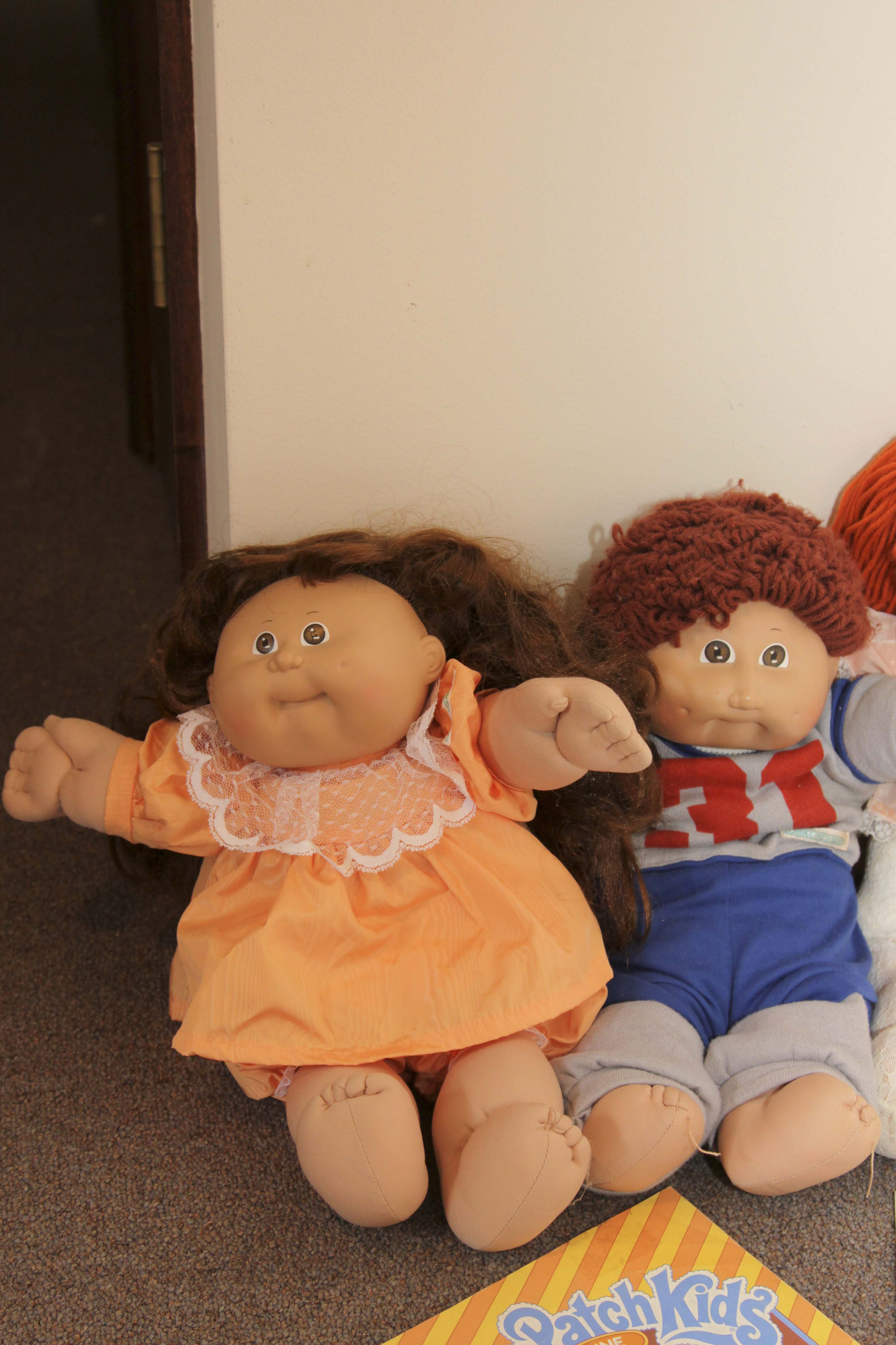 Four Cabbage Patch Dolls and Garbage Pail Kids Trading Cards