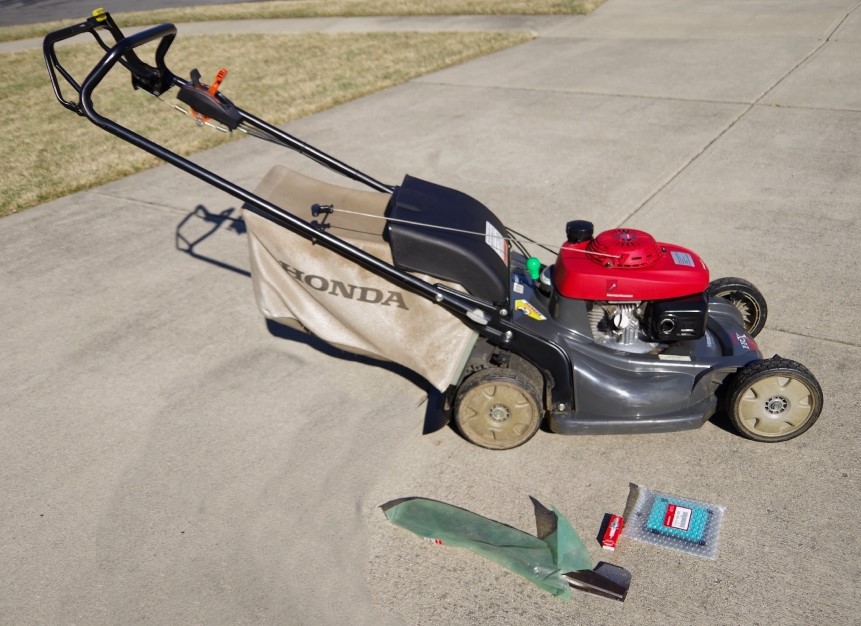 Honda HRX 217 Easy Start Gas Powered Push Lawn Mower