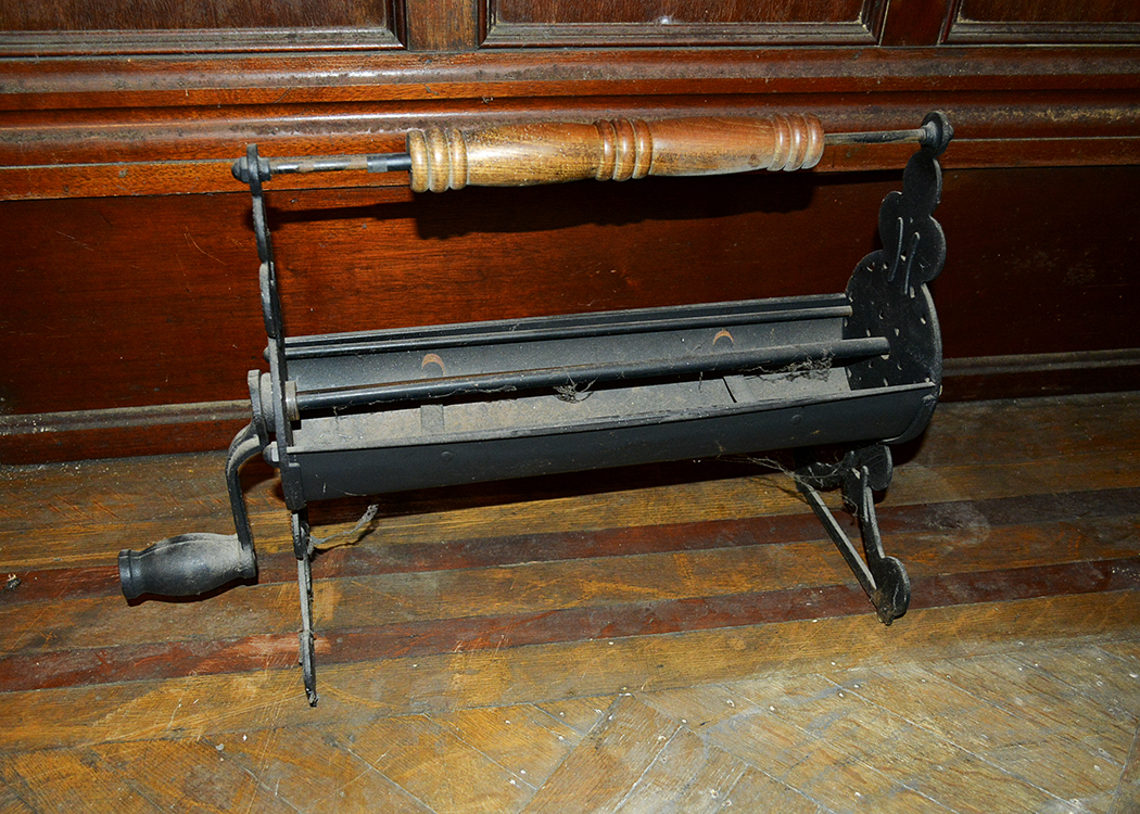 Black Metal Newspaper Log Roller