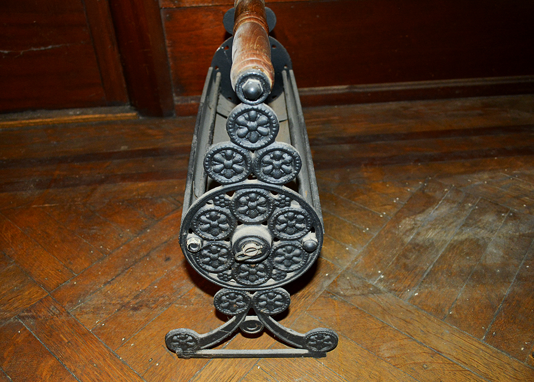 Black Metal Newspaper Log Roller