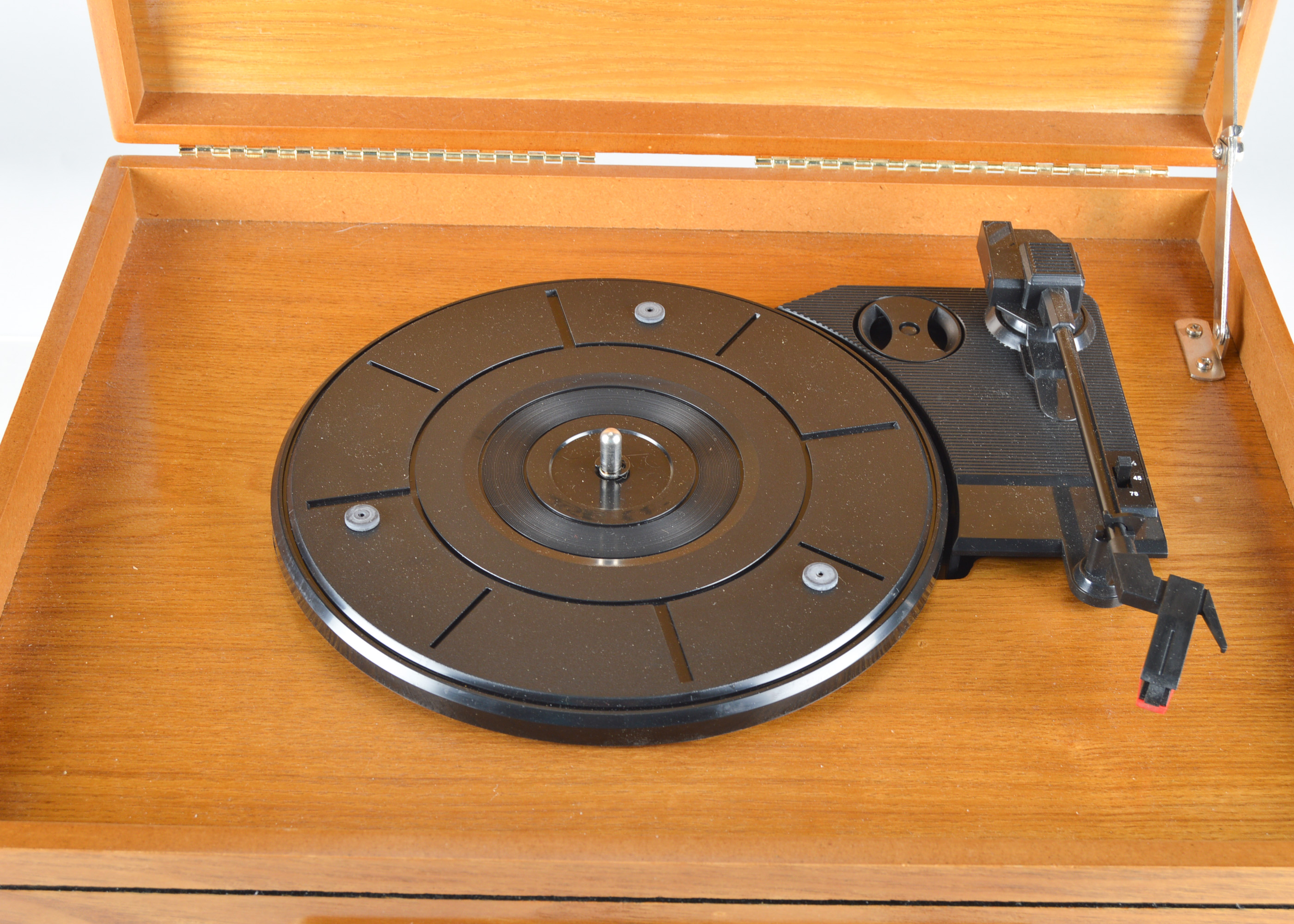 Detrola Turntable CD Player AM/FM Radio