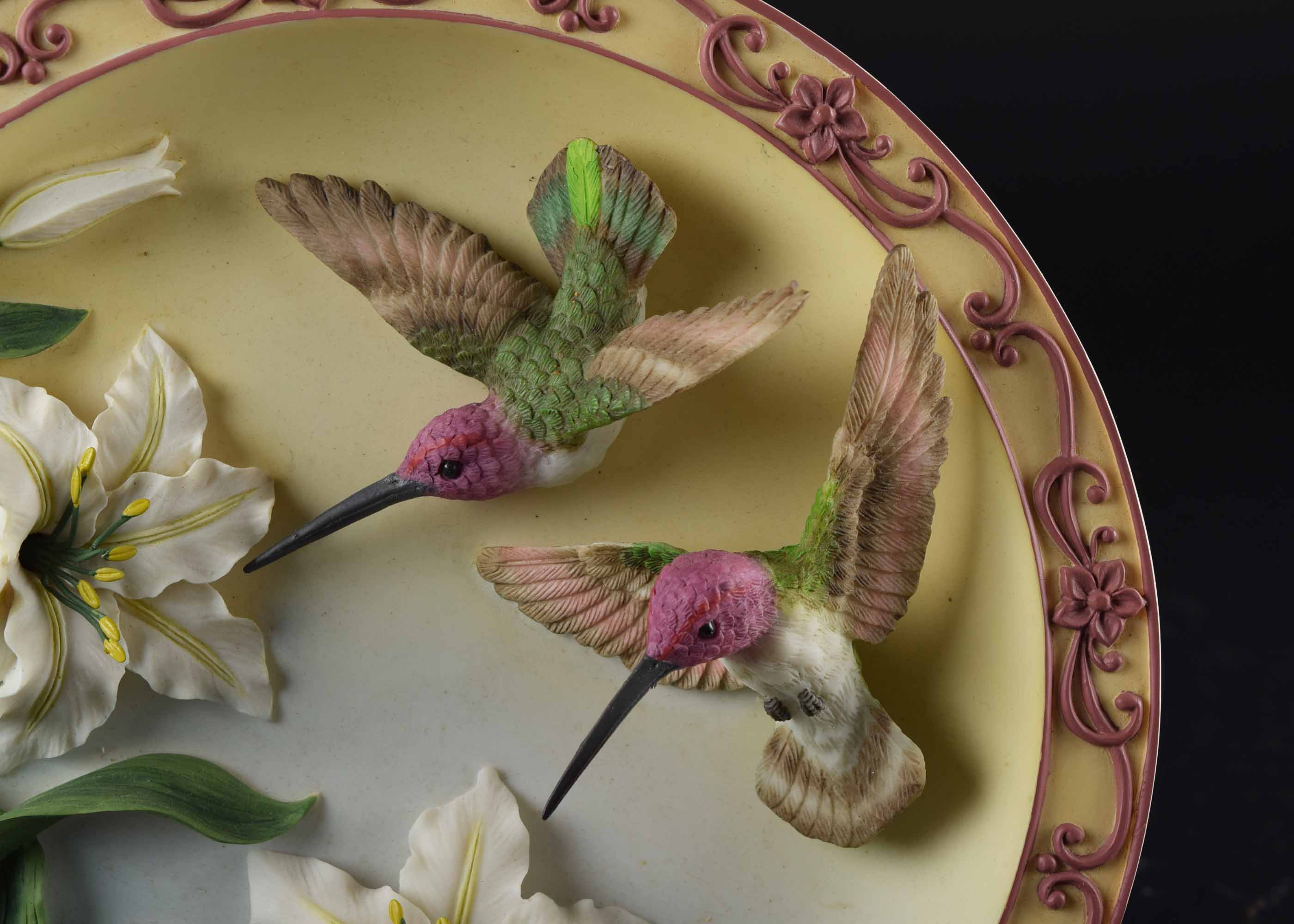 Maruri "Anna's with Lily" Treasure of the Sky Collection Plate