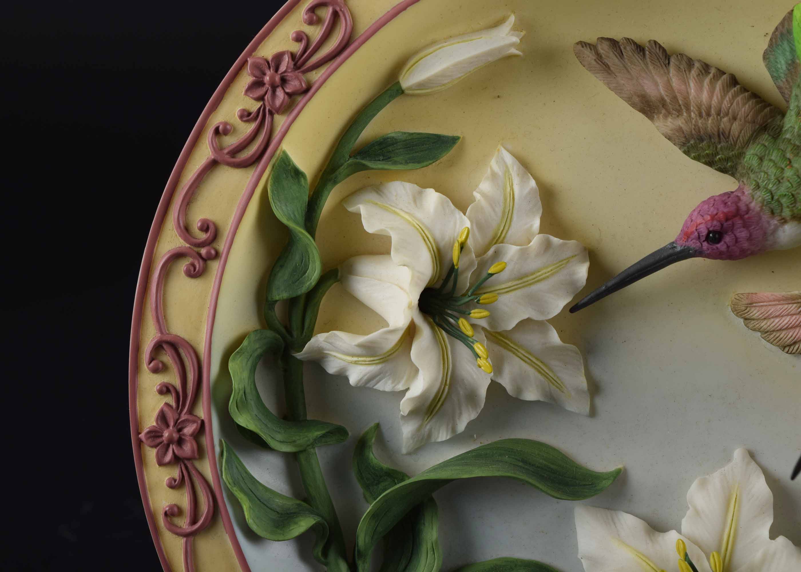 Maruri "Anna's with Lily" Treasure of the Sky Collection Plate