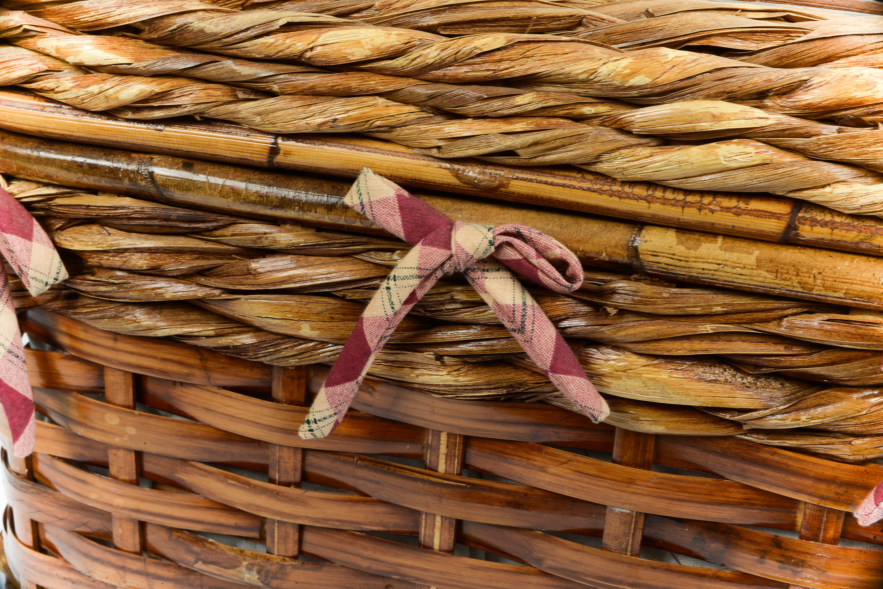Picnic Basket and set of Wine Glasses