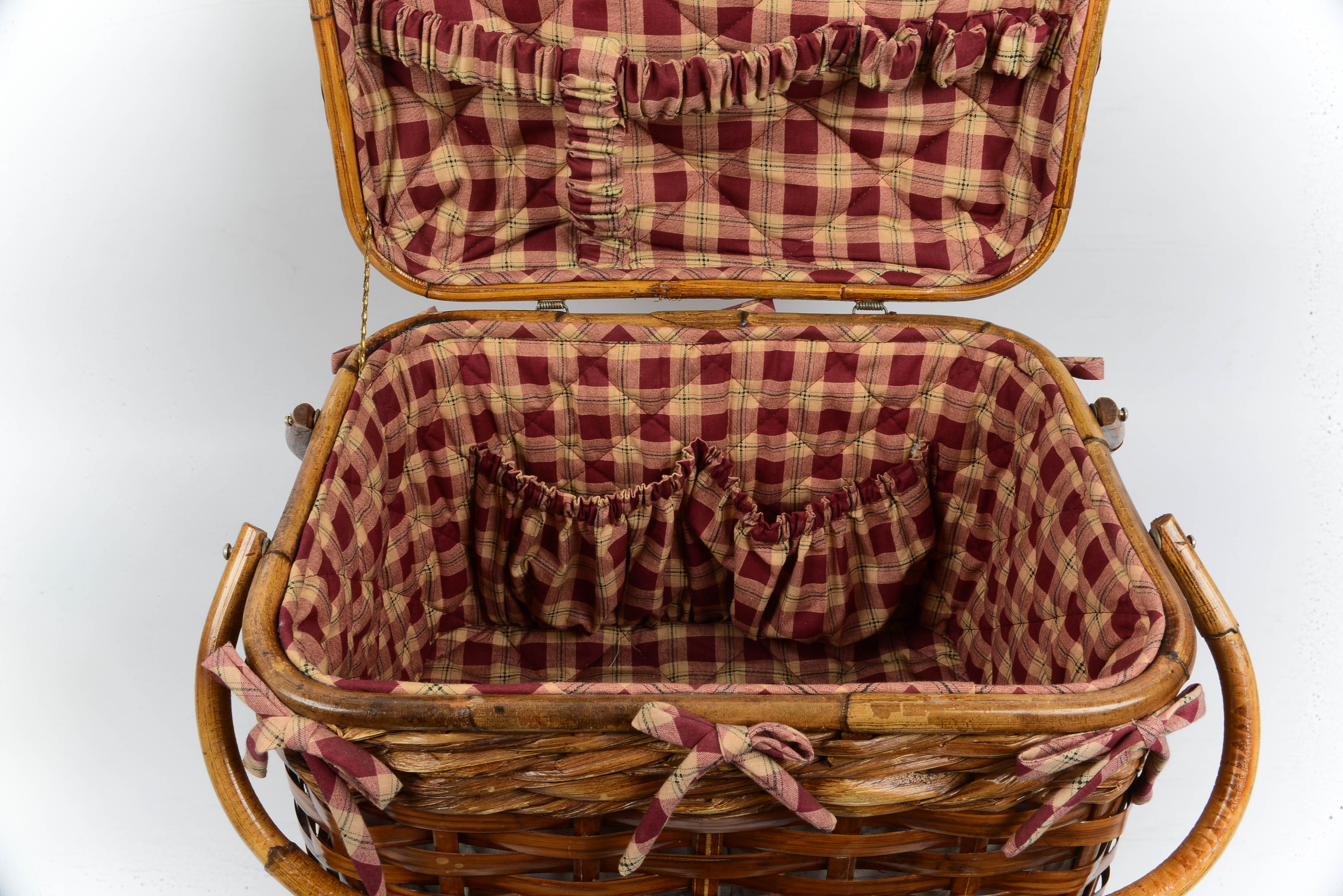 Picnic Basket and set of Wine Glasses