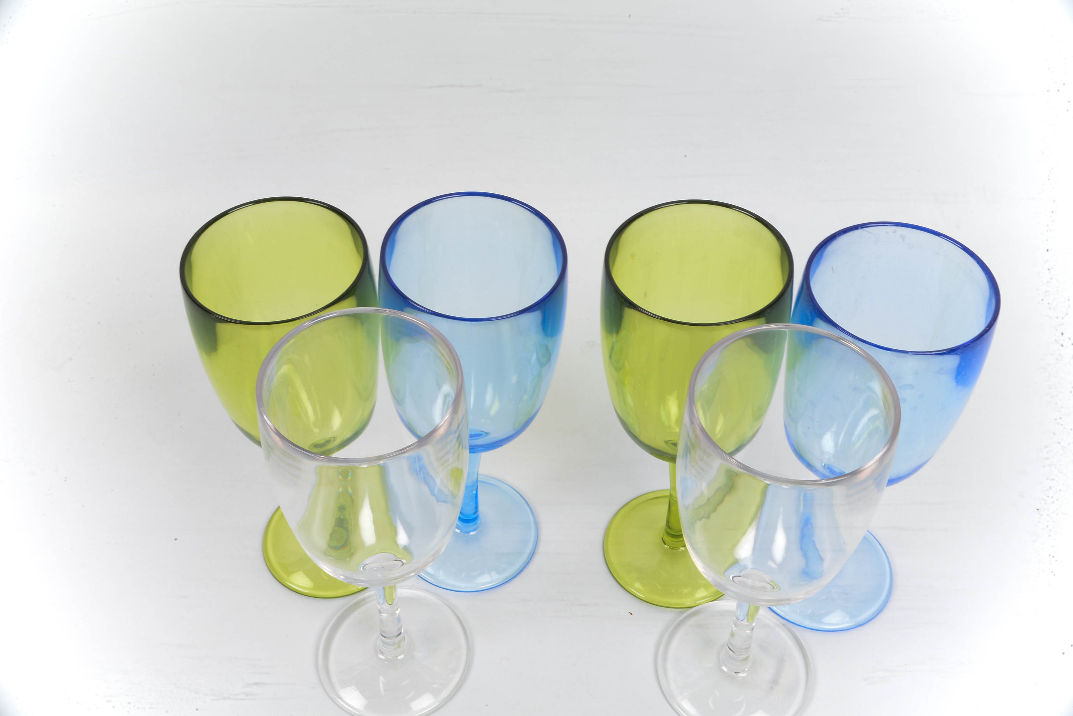 Picnic Basket and set of Wine Glasses