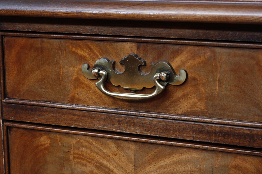 Hekman Queen Anne Style Mahogany Desk with Leather Top
