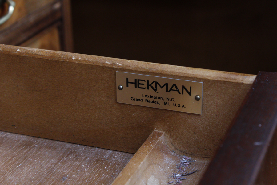 Hekman Queen Anne Style Mahogany Desk with Leather Top