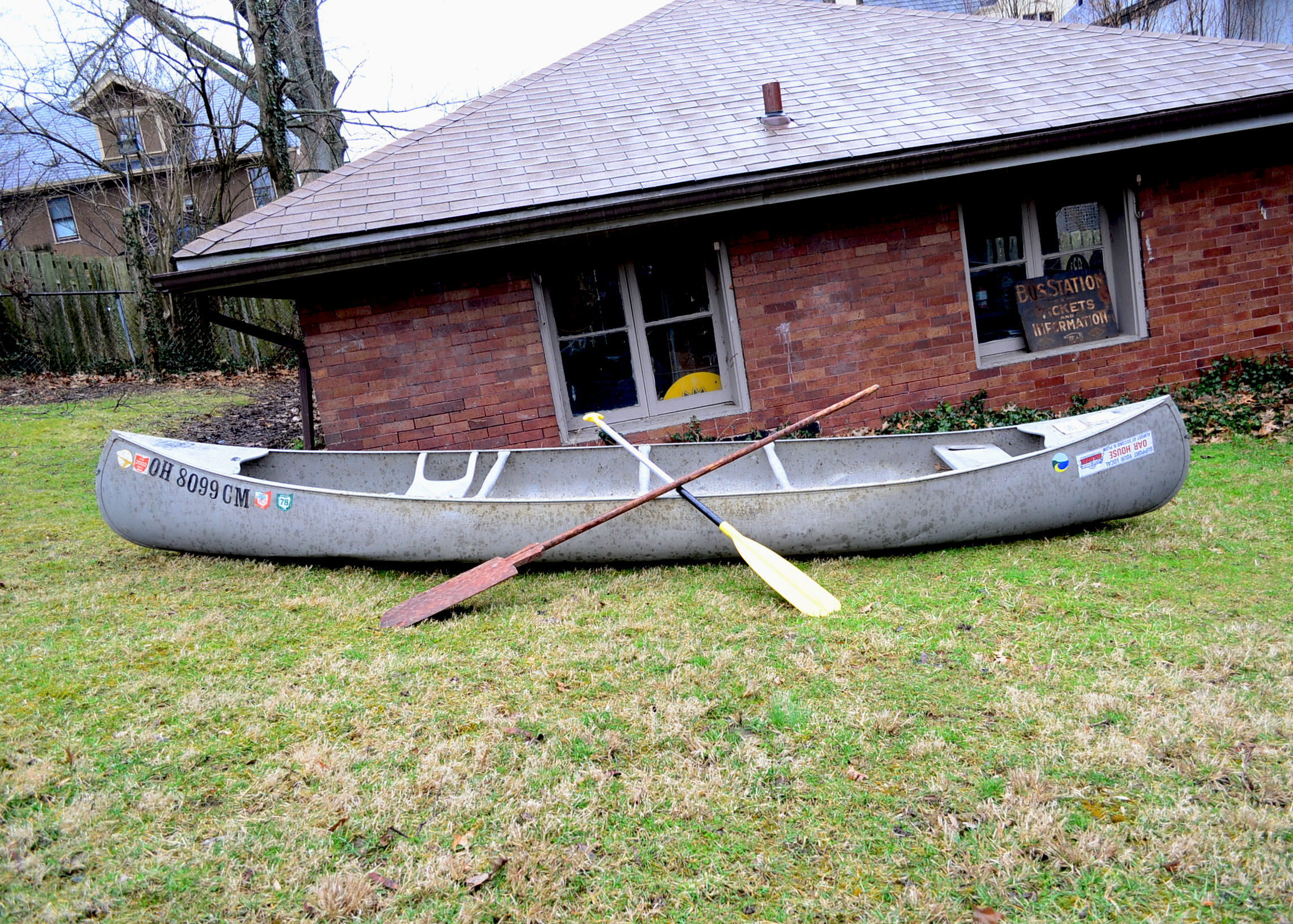 Grumman Aluminum Canoe With Oar and Pizza Paddle