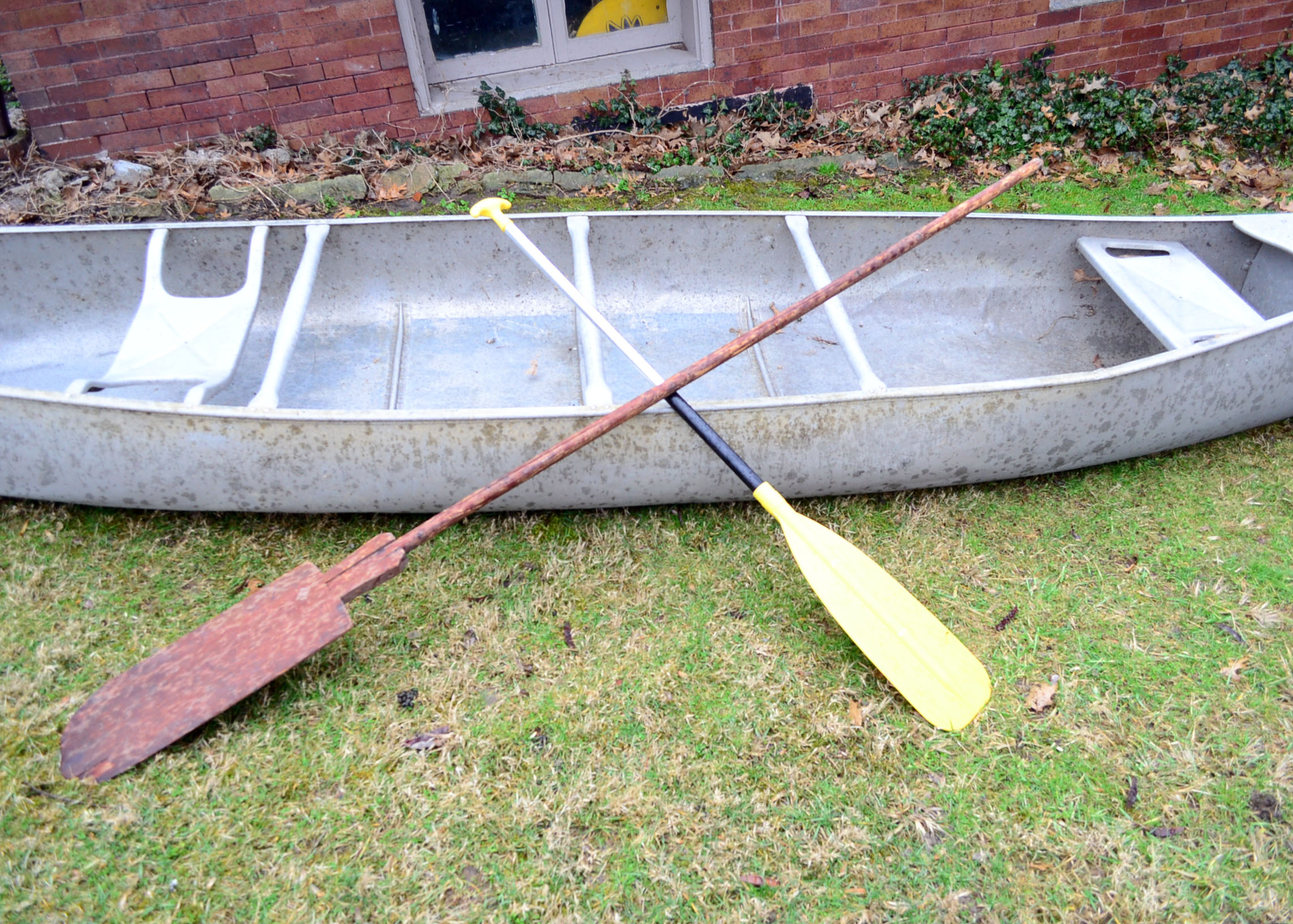 Grumman Aluminum Canoe With Oar and Pizza Paddle
