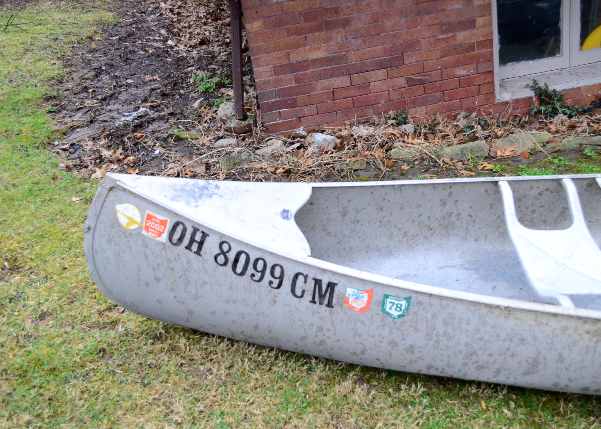 Grumman Aluminum Canoe With Oar and Pizza Paddle