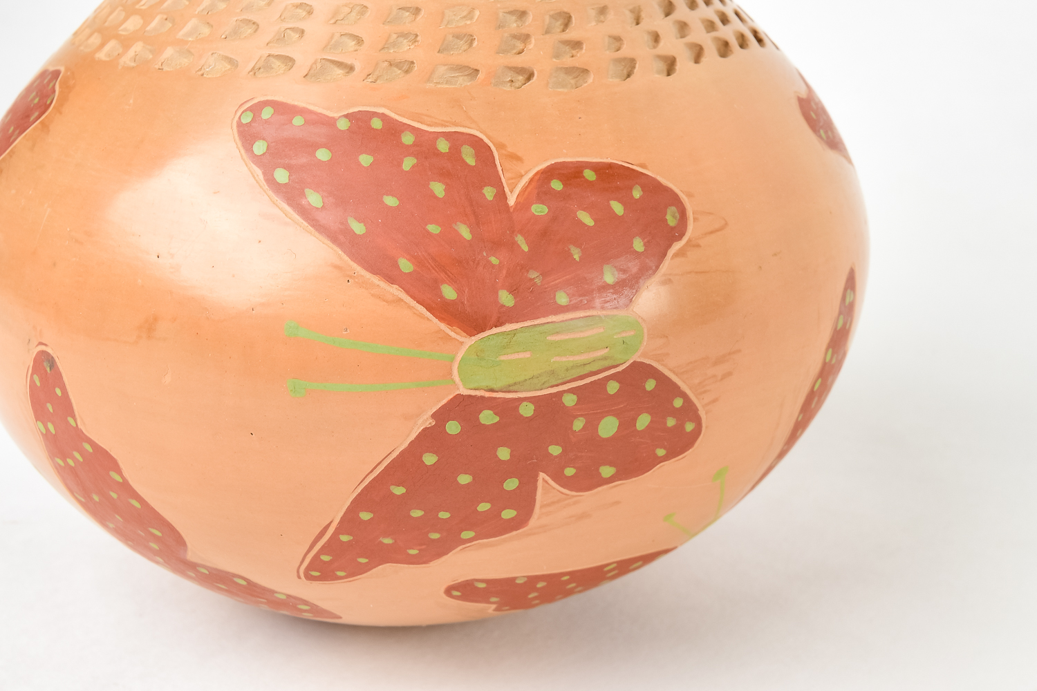 Mata Ortiz Pottery Vase by Lupe Soto