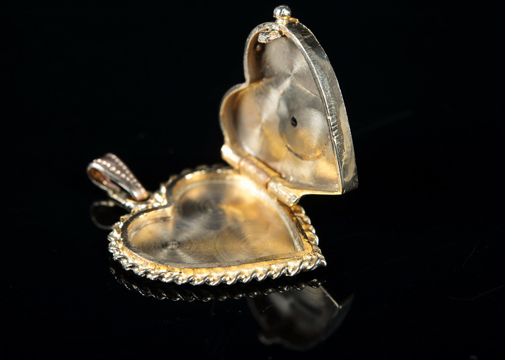 14K Yellow Gold Heart Locket