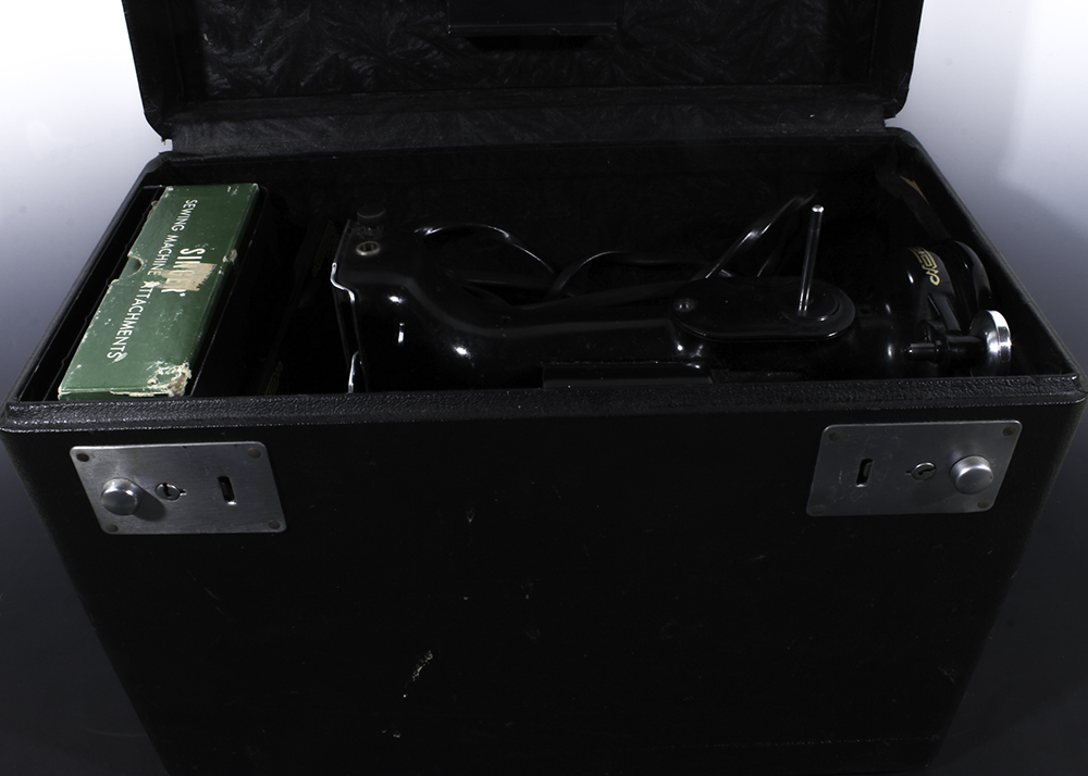 Singer Featherlight 221 Sewing Machine and Accessories