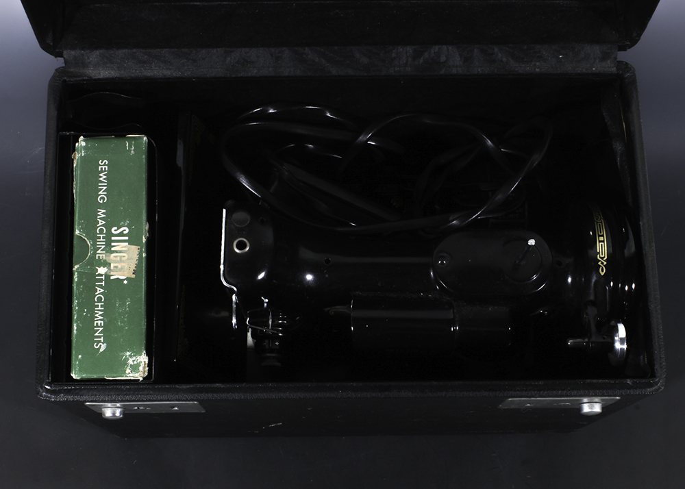 Singer Featherlight 221 Sewing Machine and Accessories